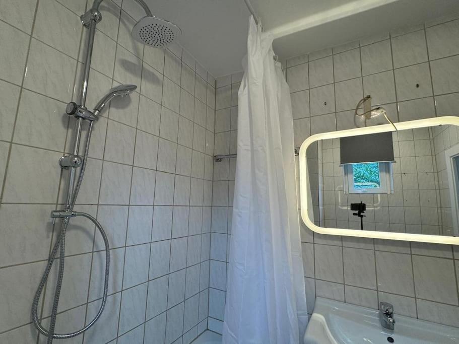 Townhouse Fuer 10 Personen Mit Garten 에즐링겐 외부 사진